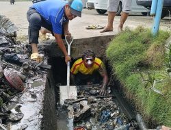 Pengurus dan Jama’ah Masjid Darul Iman Ujungbatu Gelar Gotong Royong Sambut Bulan Suci Ramadhan