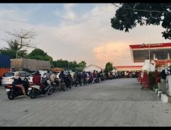BBM Langka, Harga Tembus Rp30 Ribu per Liter: Ada Apa di Rokan Hulu?*
