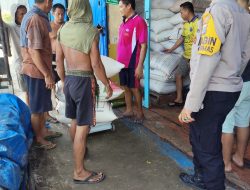 Polsek Tambusai Utara Kawal Penyerapan 755 Kg Jagung Petani Rantau Sakti oleh Bulog*